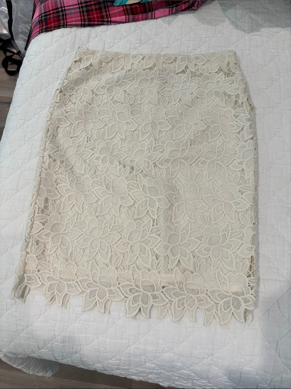 Ann Taylor Ivory Floral Lace Pencil Skirt